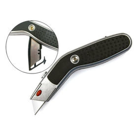Cuter q-connect sx72 metalico ancho negro y gris con mango de plastico y compartimento para cuchillas de repuesto